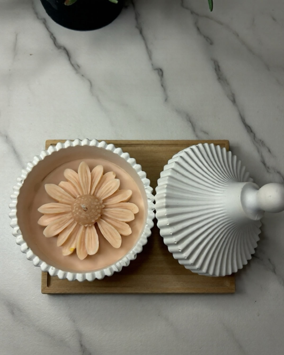 Daisy Candle with Tray