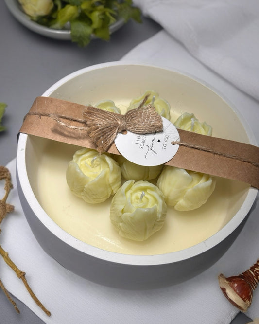 Roselys i dekorativ potte